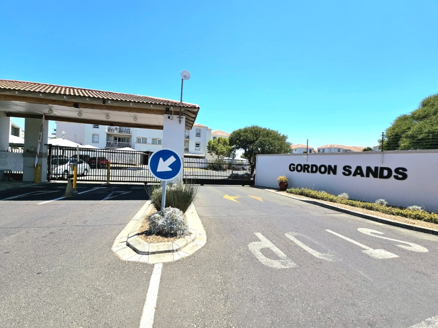 2 Bedroom Property for Sale in Whispering Pines Western Cape